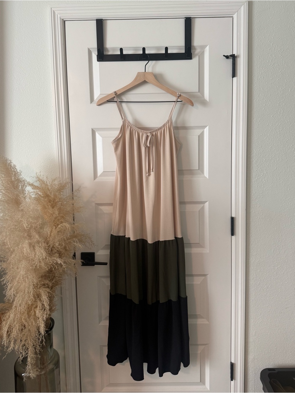 bebe Colorblock Tiered Maxi Dress in Beige, Olive & Black